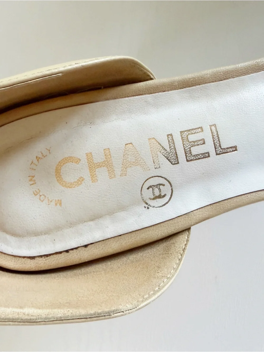 Chanel Beige White Leather Wedge Sandals CC Logo Ankle Tie Size EU 37